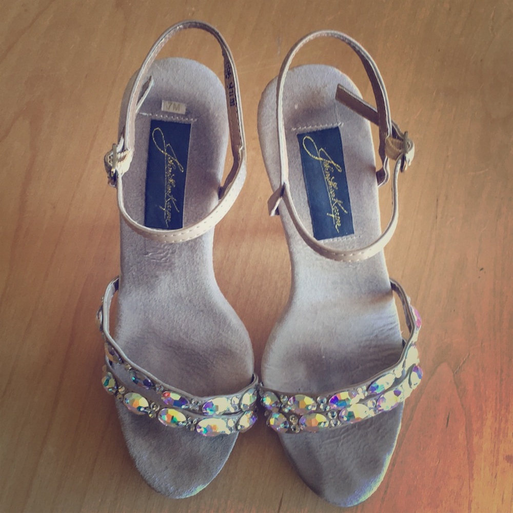 Size 7 Johnathan Kaynes